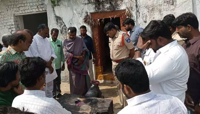 షాద్ నగర్ శివలింగాన్ని ధ్వంసం చేసిన గుర్తు తెలియని వ్యక్తులు