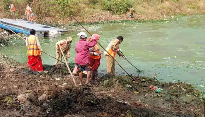 ఆర్మూర్ లో మల్లారెడ్డి చెరువు శుభ్రం