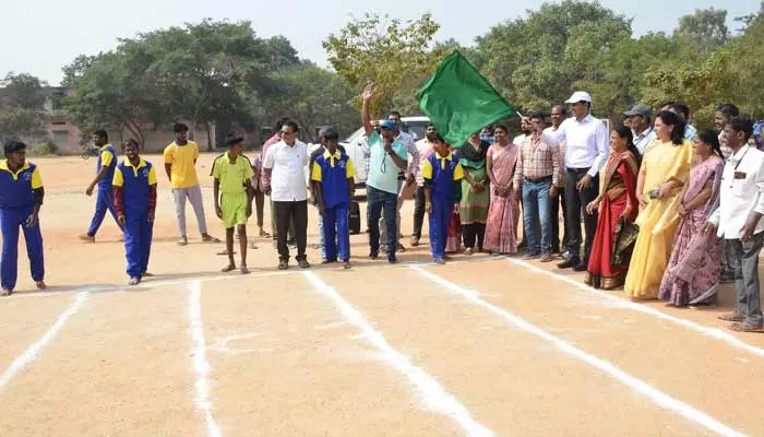 క్రీడలతో మానసిక ఉల్లాసం.. కలెక్టర్