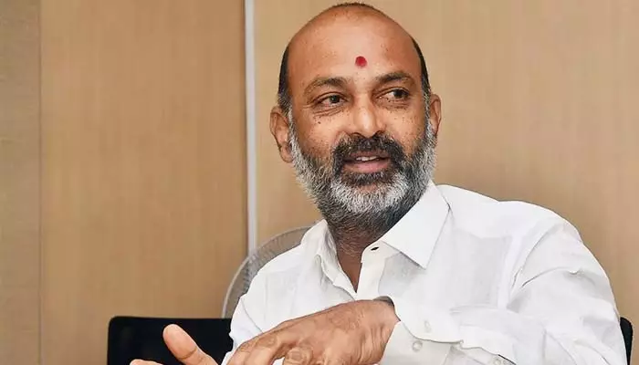 Bandi Sanjay: తెలంగాణలోనూ కాంగ్రెస్‌కు అదే గతి పట్టబోతోంది.. బండి సంజయ్ సెన్సేషనల్ కామెంట్స్