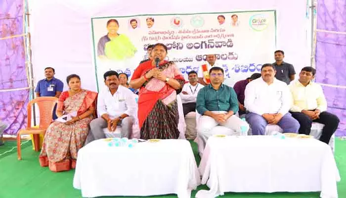 ఉద్యోగుల ఆరోగ్య పట్ల ప్రభుత్వం ప్రత్యేక దృష్టి : మంత్రి సీతక్క