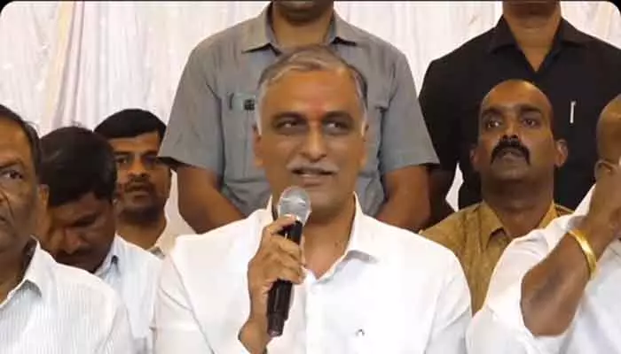 Harish Rao : అబద్ధాలలో సీఎం రేవంత్ రెడ్డికి డబుల్ పీహెచ్‌డీ, డాక్టరేట్‌లు ఇవ్వొచ్చు: హరీష్ రావు