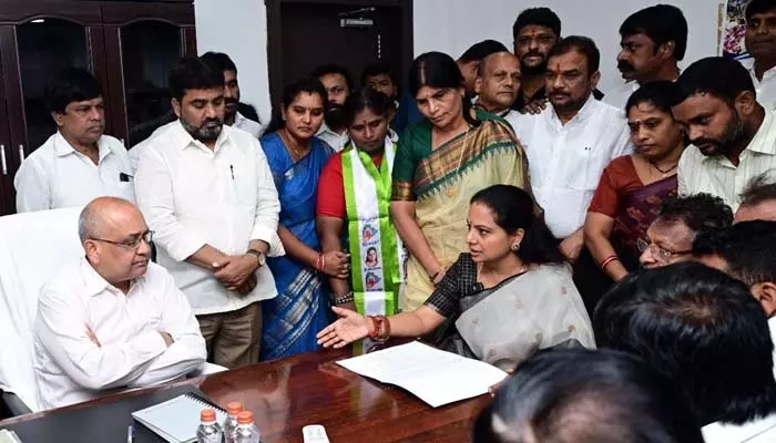 MLC Kavitha : నెల రోజుల్లో రిపోర్ట్ ఎలా ఇస్తుంది? డెడికేటెడ్ కమిషన్ వద్ద ఎమ్మెల్సీ కవిత