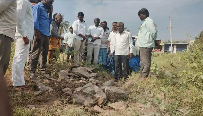 గుప్తనిధుల కోసం గణపతి విగ్రహం ధ్వంసం..