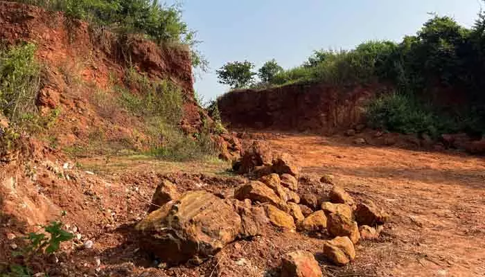 రెచ్చిపోతున్న మైనింగ్ మాఫియా..