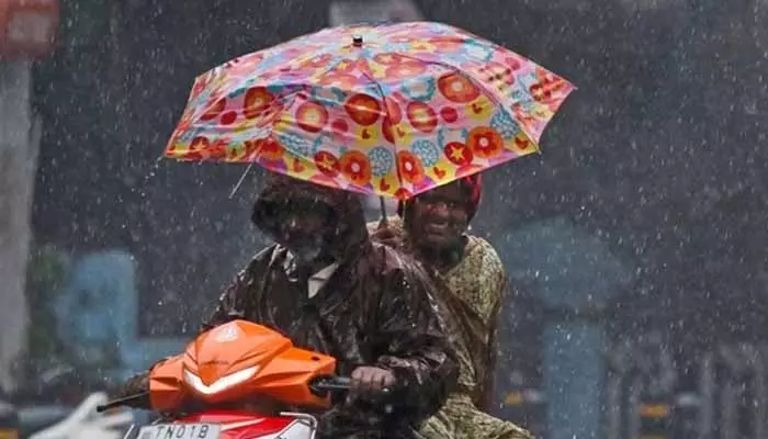 Fengal Cyclone: భారీ వర్షాలు.. ఈ జిల్లాల్లో విద్యాసంస్థలకు సెలవు