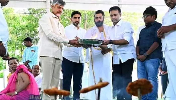 CM Chnadrababu:సోదరుడి పెద్దకర్మకు హాజరైన సీఎం చంద్రబాబు