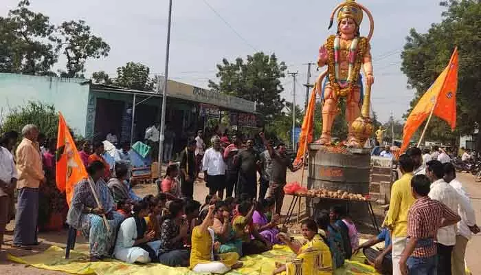 రాజుకున్న ఆంజనేయ వివాదం..