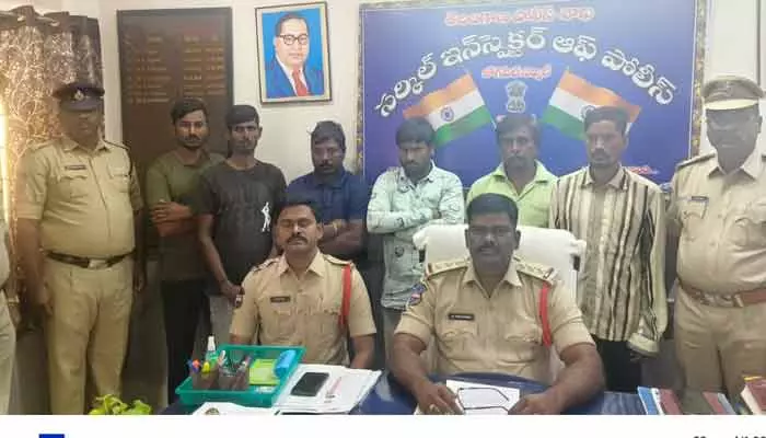 గ్రామాల్లో క్రిమినల్‌ కేసుల పంచాయితీలు నిర్వహించొద్దూ.. సీఐ అనిల్‌కుమార్‌..