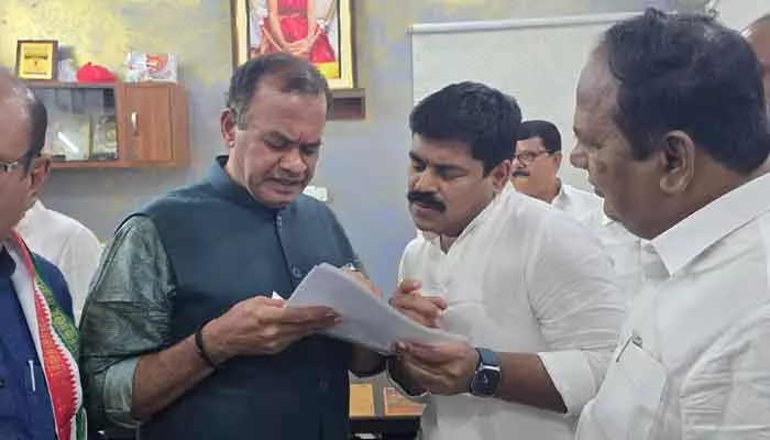 రోడ్లు,వంతెనల నిర్మాణానికి నిధులు మంజూరు