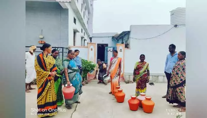 తాగునీటి తంటాలు..పట్టించుకోవడం లేదని నిరసన