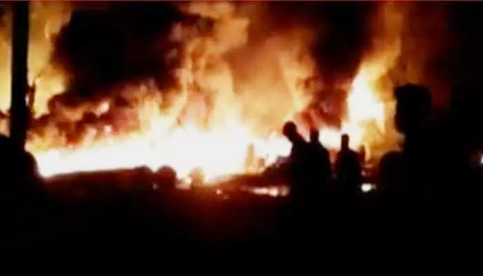 Fire Accident: వారణాసి రైల్వే స్టేషన్‌లో భారీ అగ్ని ప్రమాదం.. 200 వాహనాలు దగ్ధం