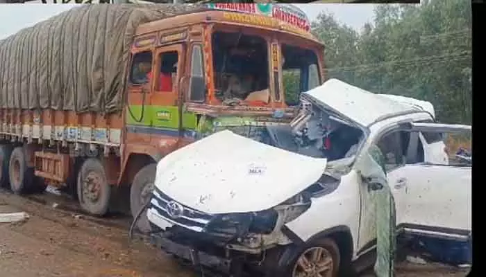 Road accident : రోడ్డు ప్రమాదం..నలుగురు దుర్మరణం