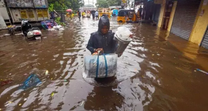 Cyclone Fengal: ఫెయింజల్ తుఫానుతో అస్తవ్యస్తంగా మారిన పుదుచ్చేరి