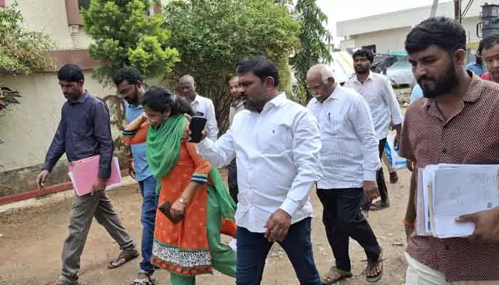 జంట కార్పొరేషన్‌లో అక్రమార్కులకు గుబులు..గతంలో ఫిర్యాదులతో హైడ్రా టీమ్ పర్యటన