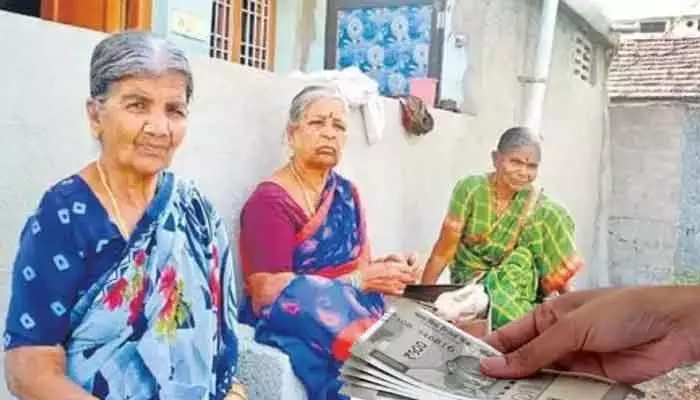 Nijamabad: ఆసరా కోసం ఆశగా ఎదురు చూపులు..