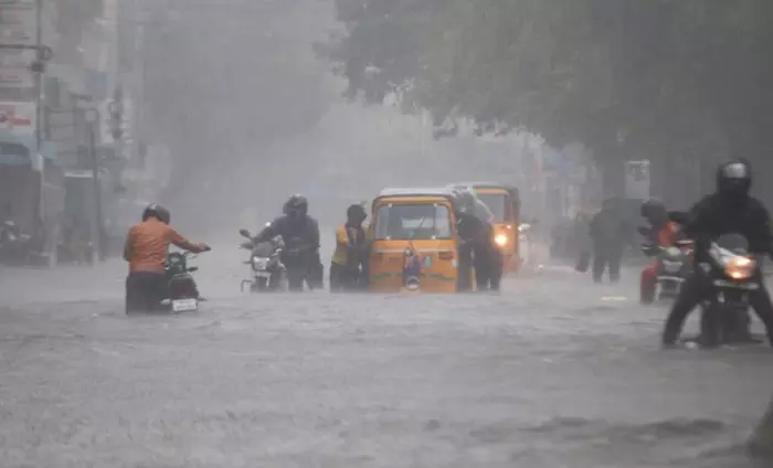 Cyclone Fengal: తమిళనాడులో ఫెయింజల్ తుఫాను బీభత్సం.. 10 మంది మృతి