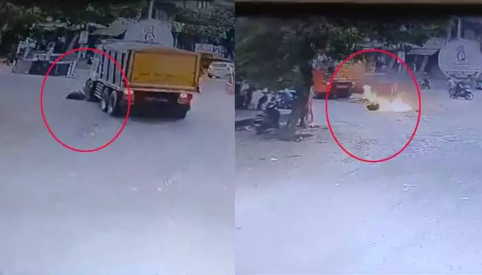 Bike Accident: షాకింగ్ ఘటన.. టిప్పర్ ఢీ కొట్టడంతో బైకులో మంటలు