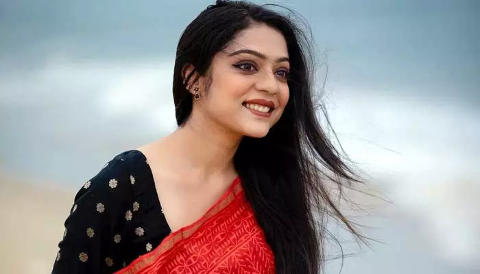 Varsha Bollamma: ‘కానిస్టేబుల్ కనకం’గా యంగ్ హీరోయిన్.. పోస్టర్ వైరల్