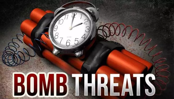 Bomb Threats: స్కూళ్లకు బాంబు బెదిరింపులు.. రంగంలోకి దిగిన బాంబ్ స్వ్కాడ్