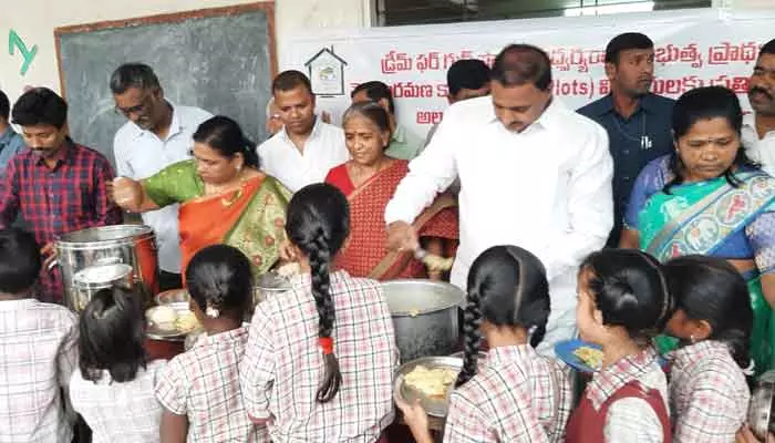 డ్రీం ఫర్ గుడ్ సొసైటీ ఆధ్వర్యంలో ప్రతి రోజు ఉచితంగా అల్పాహారం : శేరిలింగంపల్లి ఎమ్మెల్యే