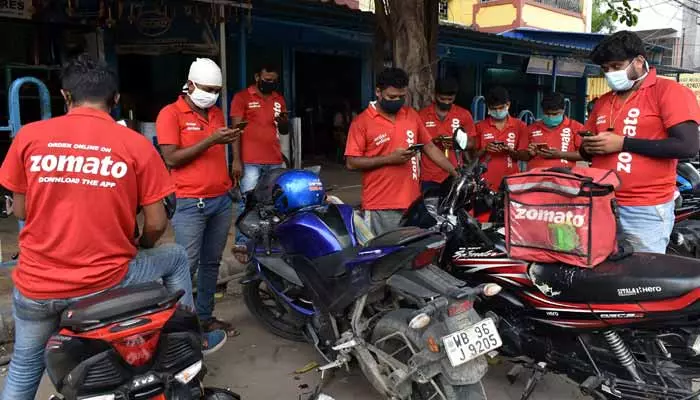 Delivery Workers: డెలివరీ వర్కర్లకు గుడ్ న్యూస్.. త్వరలో కేంద్రం కొత్త పథకం..!