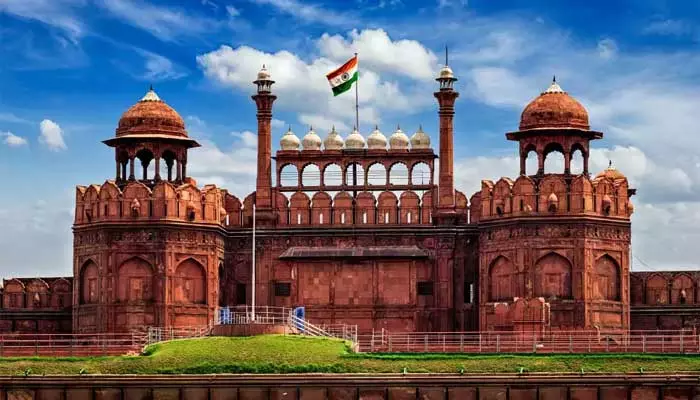 Red Fort : ఎర్రకోటను అప్పగించాలని మొఘల్ వారసుల పిటిషన్.. కోర్ట్ రియాక్షన్ ఇదే