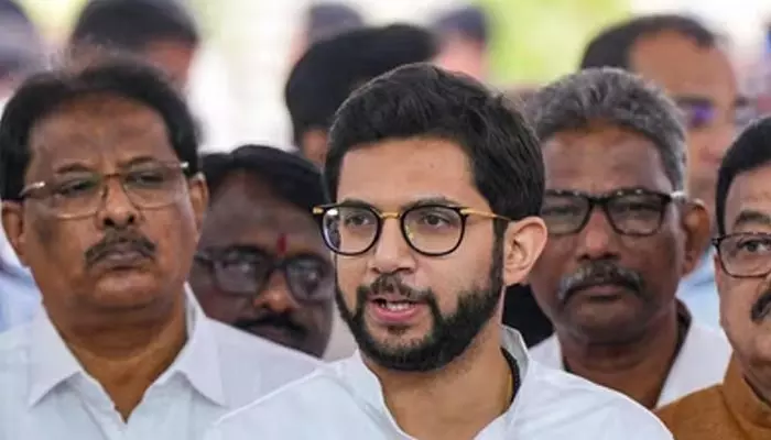 Aaditya: రాజకీయాల కోసం సావర్కర్, నెహ్రూలను నిందిచొద్దు.. కాంగ్రెస్, బీజేపీలకు ఆదిత్యథాక్రే సూచన