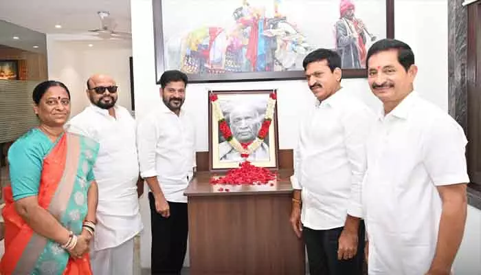 CM Revanth Reddy : ఉక్కు మనిషి పటేల్ కు సీఎం రేవంత్ రెడ్డి నివాళులు