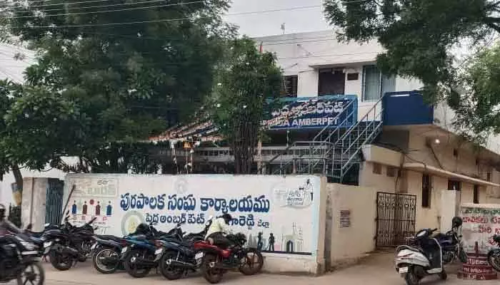 పక్కదారి పడుతున్న మున్సిపాలిటీ నిధులు