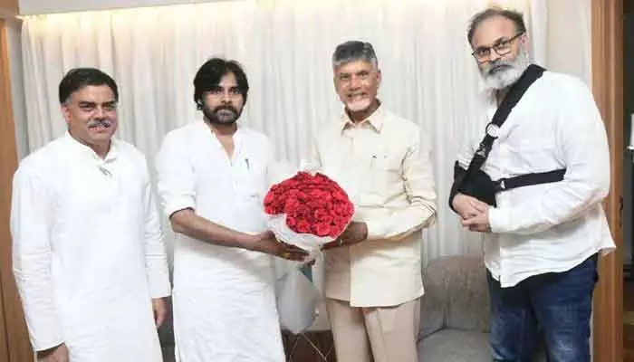 సచివాలయంలో సీఎం చంద్రబాబుతో డిప్యూటీ సీఎం పవన్ కల్యాణ్ భేటీ..