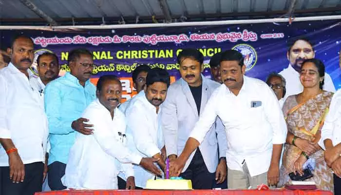 సత్తుపల్లిలో ఘనంగా సెమీ క్రిస్మస్ వేడుకలు...