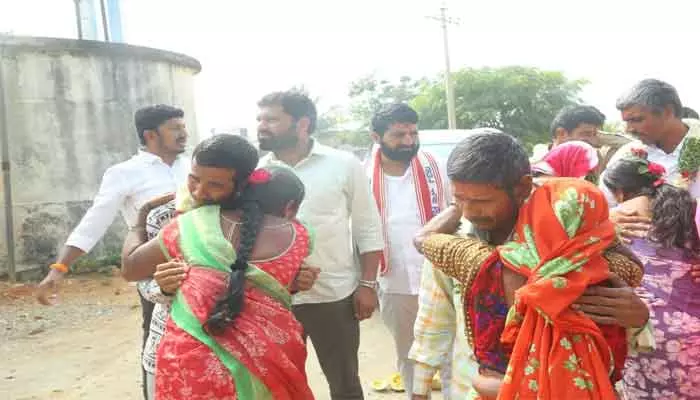 లగచర్ల రైతులకు కుటుంబ సభ్యులు కన్నీటి స్వాగతం