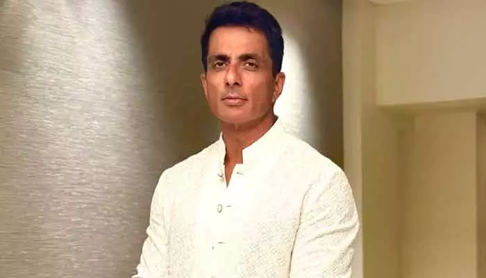 Sonu Sood: ఆ డైరెక్టర్ నుంచి కాల్ వస్తేనే భయపడేవాడిని.. సోనూసూద్ షాకింగ్ కామెంట్స్