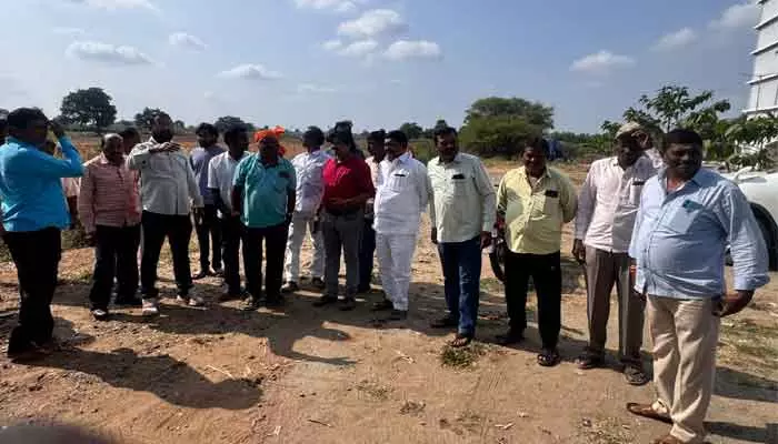 ఆరెప‌ల్లిలో అన్న‌దాతల‌ ఆందోళ‌న