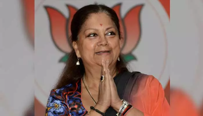 Vasundhara Raje Scindia : వసుంధర రాజె సింధియా కాన్వాయ్ వాహనం బోల్తా