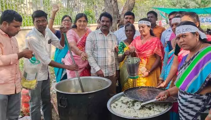 కొనసాగుతున్న సమగ్ర శిక్ష ఉద్యోగుల సమ్మె..