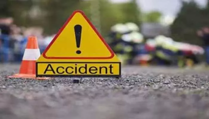 Car Accident: భువనగిరి హైవేపై ఘోర రోడ్డు ప్రమాదం.. ఇద్దరు మృతి