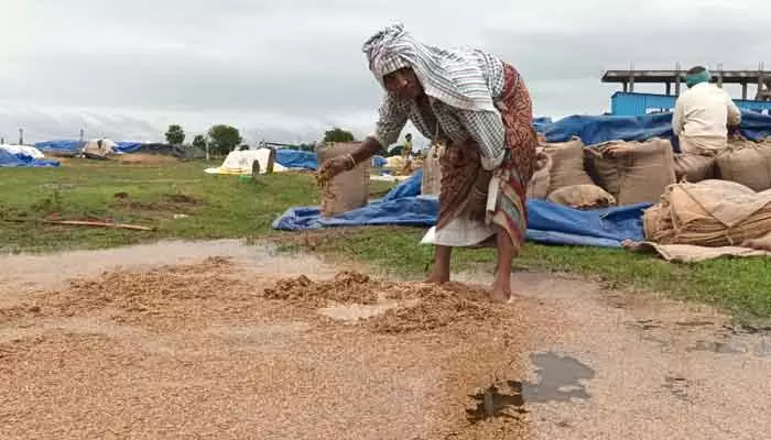 అకాల వ‌ర్షం..రైత‌న్న ఆగం..