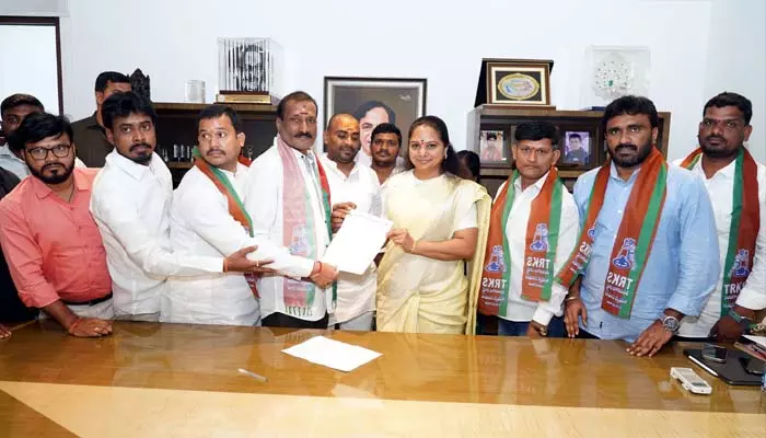 MLC Kavitha: బీసీ కులగణనపై బీజేపీ వైఖరి చెప్పాలి.. ఎమ్మెల్సీ కవిత డిమాండ్