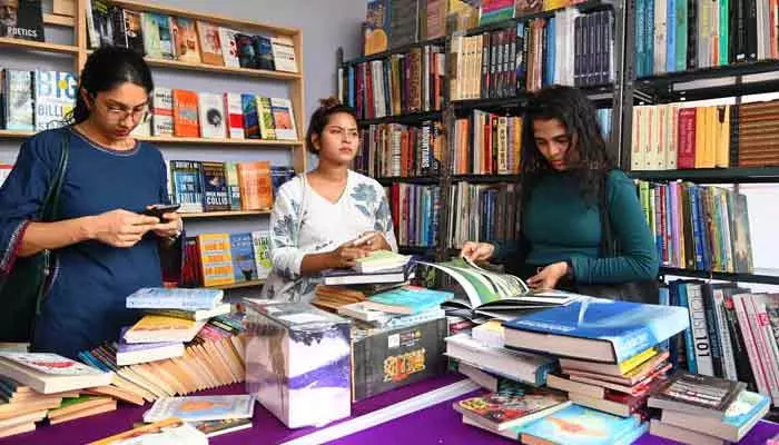 Hyderabad Book Fair : డిజిటల్‌ యుగంలోనూ బుక్స్‌కు అద్భుత ఆదరణ