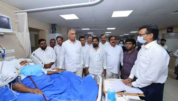 Harish Rao : మందా జగన్నాథంను పరామర్శించిన హ‌రీశ్‌రావు