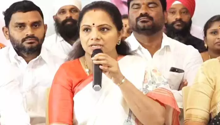 MLC Kavitha: అలా చేస్తేనే స్థానిక సంస్థల ఎన్నికలకు వెళ్లాలి.. సర్కార్‌కు ఎమ్మెల్సీ కవిత వార్నింగ్