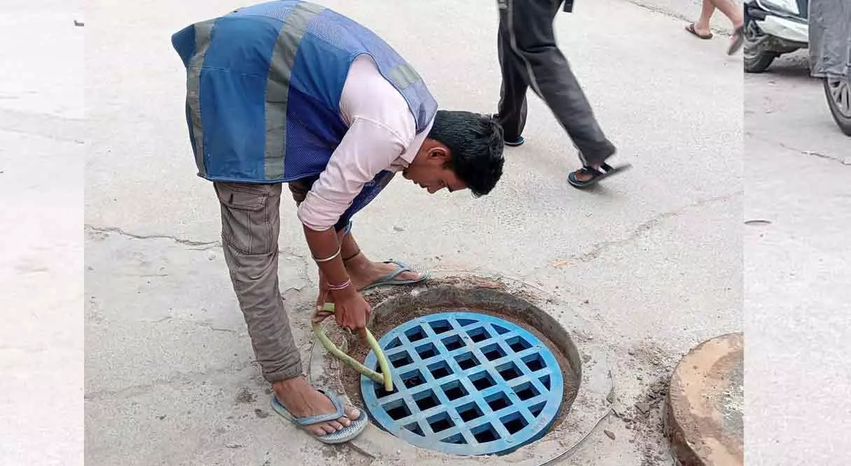 మ్యాన్ హోళ్ల క్లీనింగ్‌పై జీహెచ్ఎంసీ ఫోకస్.. ఫిర్యాదులపై సత్వరమే పరిష్కారం