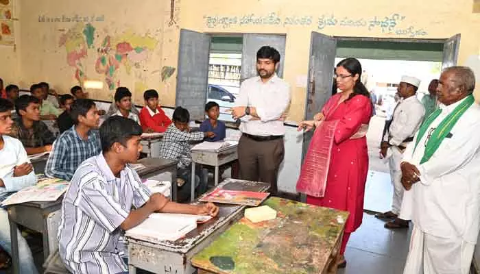 డిజిటల్ ల్యాబ్ లను సద్వినియోగం చేసుకోవాలి : కలెక్టర్ వెంకటేష్ ధోత్రే