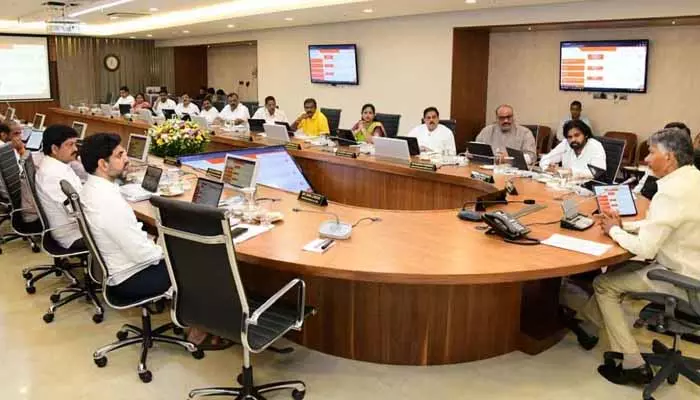 Cabinet Meeting: కూటమి సర్కార్ కీలక నిర్ణయం.. భవనాలు, లేఅవుట్ల అనుమతులు మున్సిపాటీలకు