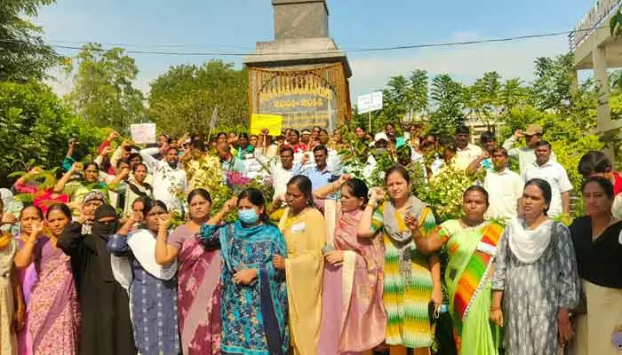 ఉధృతంగా సమగ్ర శిక్ష ఉద్యోగుల సమ్మె..