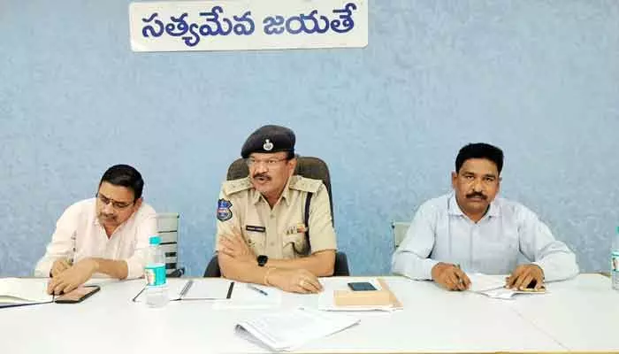 బాల కార్మిక వ్యవస్థ నిర్మూలనకు కృషి చేయాలి : డీఎస్పీ లింగయ్య