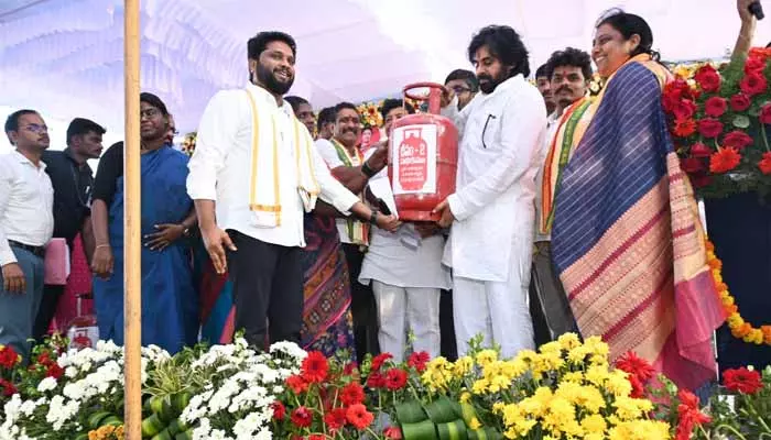 AP News:మహిళల జీవితాల్లో దీపకాంతులు.. ఉచిత గ్యాస్ సిలెండర్లతో ఆనందం