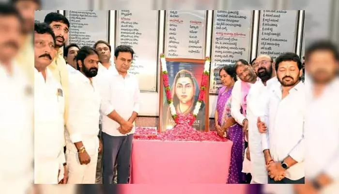 KTR : సావిత్రిబాయి పూలేకు నివాళులర్పించిన కేటీఆర్